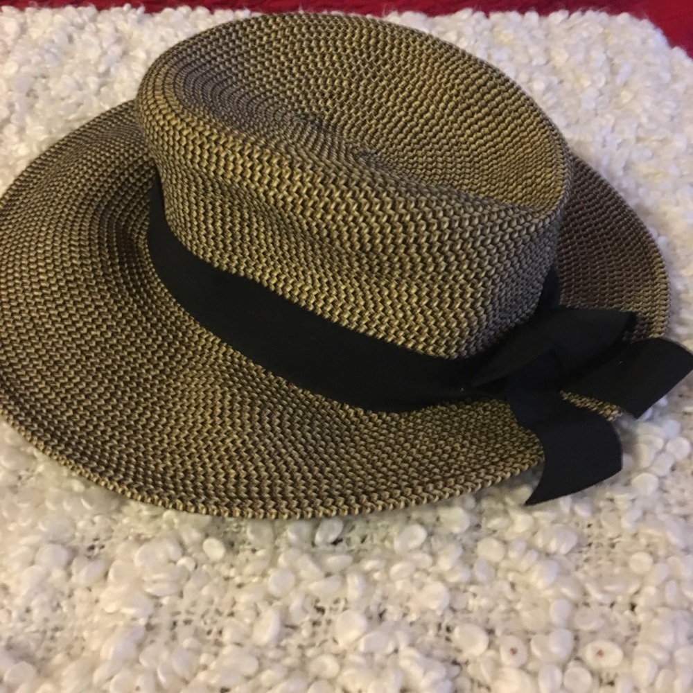 Straw weaved hat